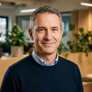 James Mitchell, identifié comme chef de la direction chez Manoir Caudalif, photo de profil