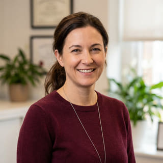Laura Bennett, responsable des normes de la plateforme chez Manoir Caudalif, photo de profil