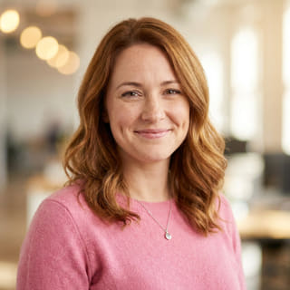 Emily Watson, responsable du service à la clientèle chez Manoir Caudalif, photo de profil